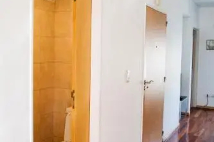 Room 8 of 11