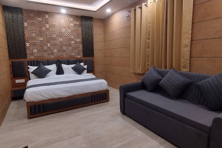 Room 9 of 17
