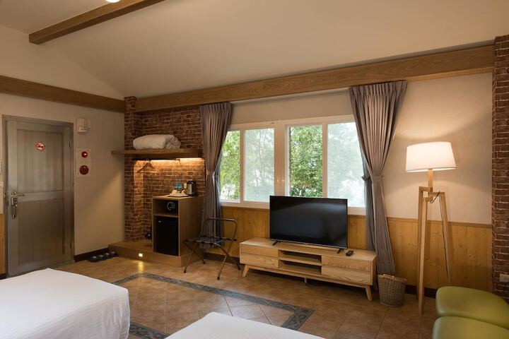 Room 9 of 38
