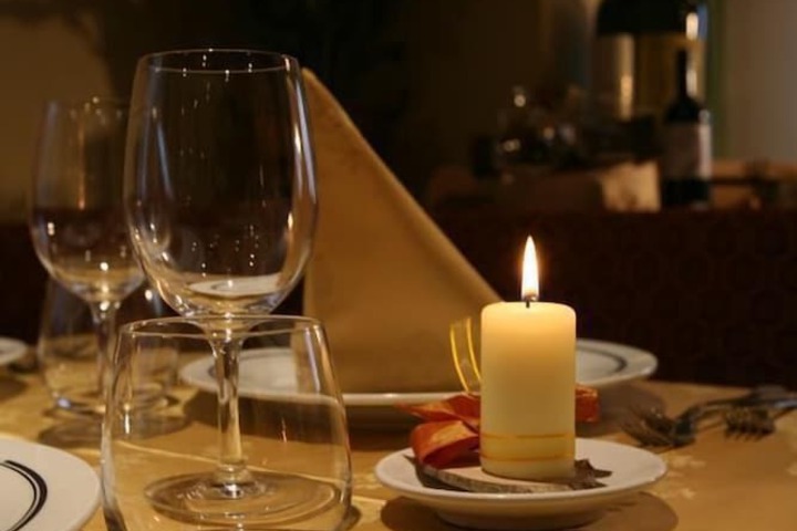Dining 28 of 33