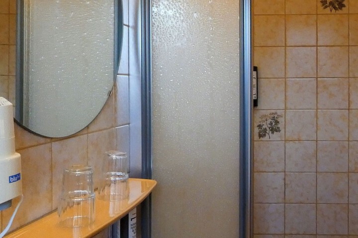 Room 34 of 69