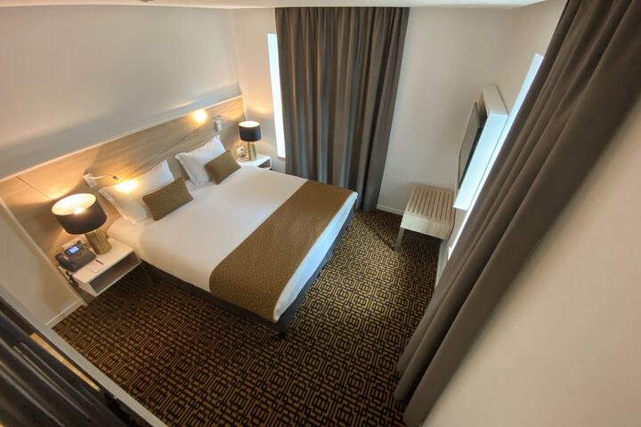 Room 2 of 39