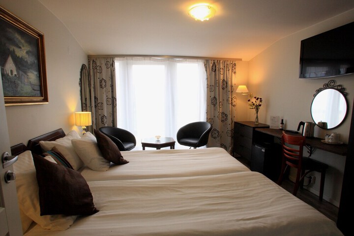 Room 10 of 44