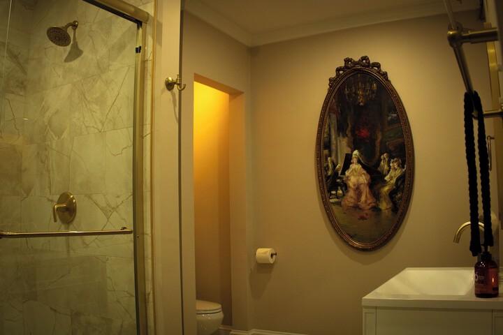 Room 72 of 76