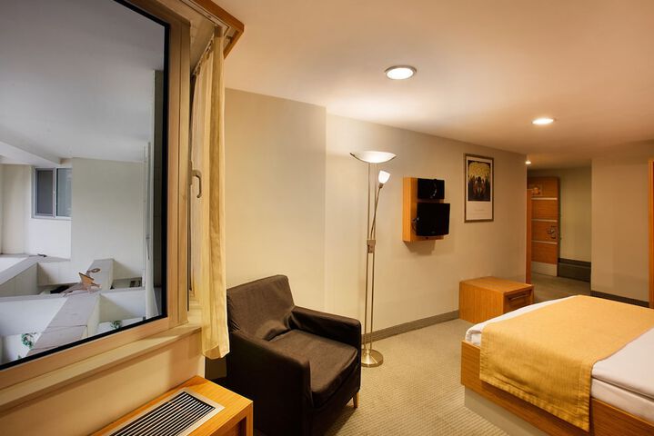 Room 82 of 120