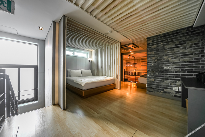 Room 40 of 170