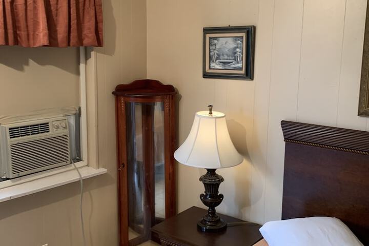 Room 4 of 138