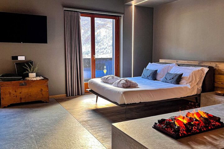 Room 16 of 64