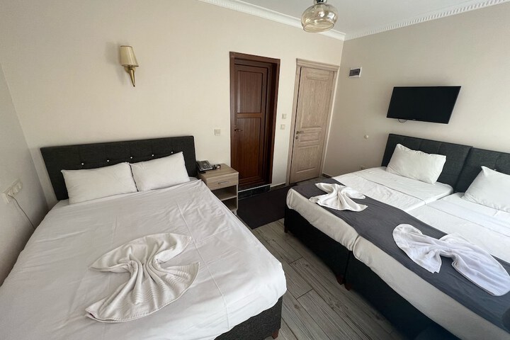 Room 12 of 20