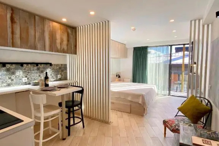 Room 2 of 8