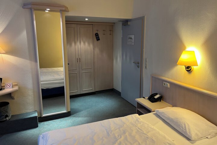 Room 19 of 51