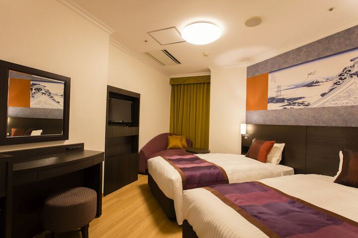Room 27 of 69