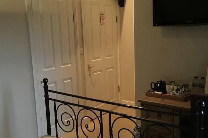 Room 9 of 38