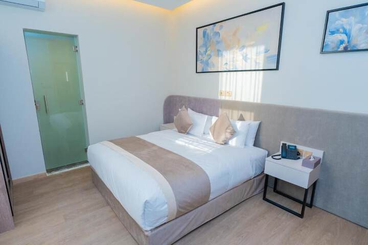Room 4 of 18