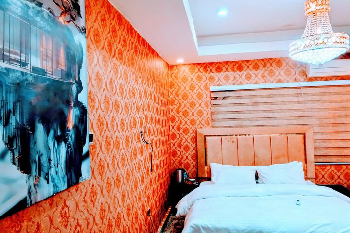 Room 16 of 29