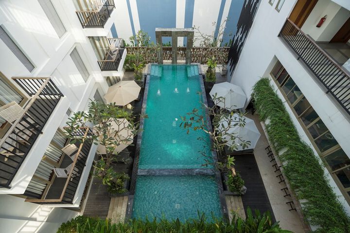 Pool Hotel
