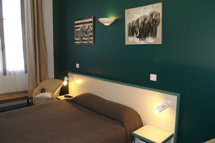 Room 10 of 34