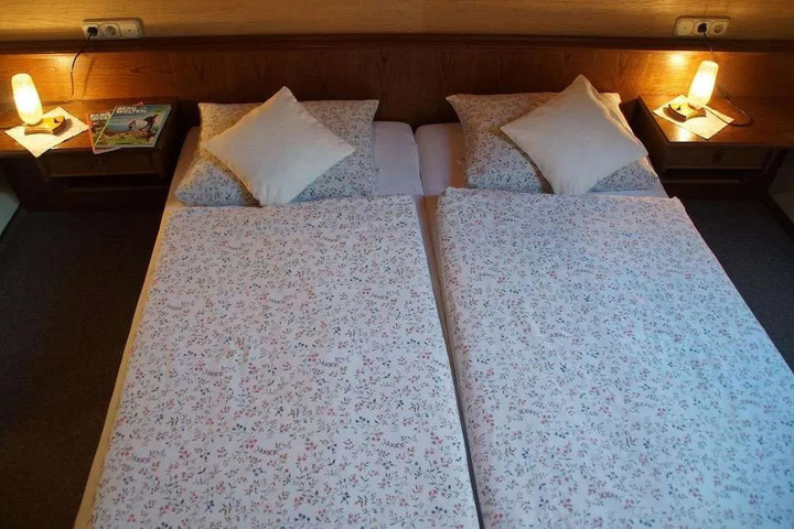 Room 4 of 18
