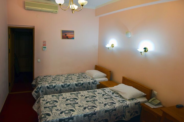 Room 10 of 42