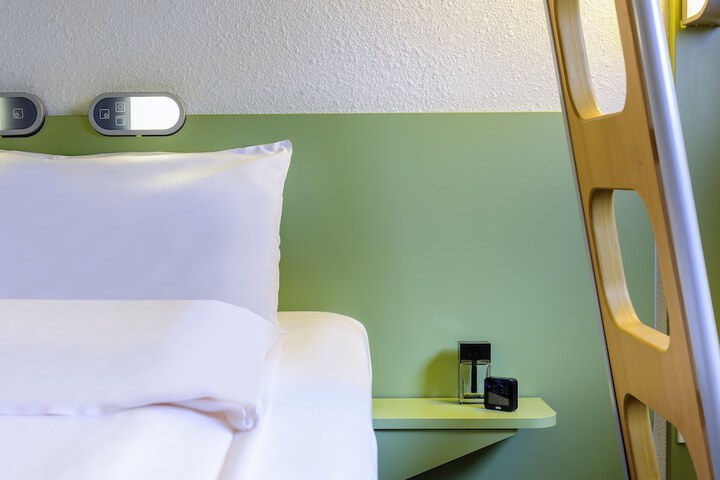Room 2 of 28
