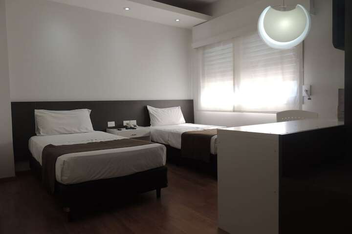 Room 4 of 17