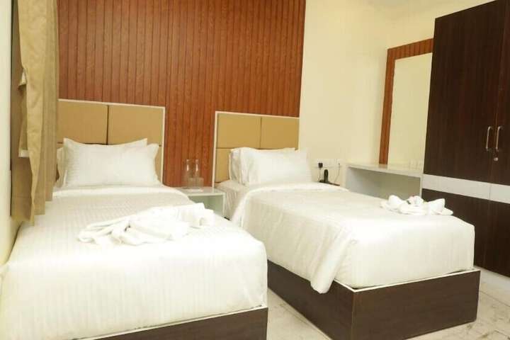Room 4 of 10