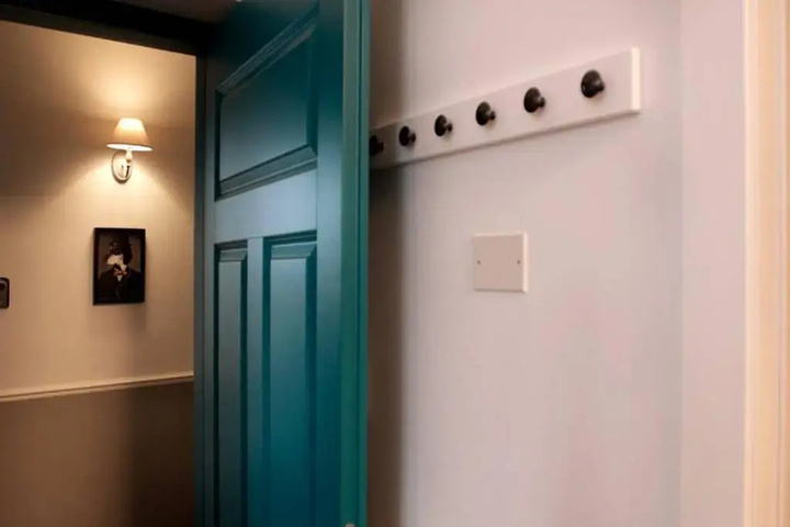 Room 11 of 13