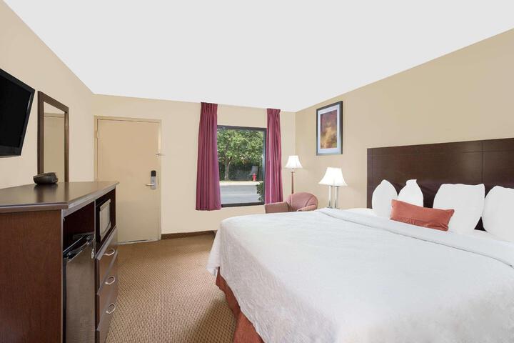 1 King Bed (5 of 9)