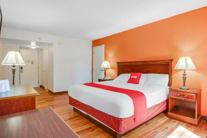 1 King Bed (7 of 12)