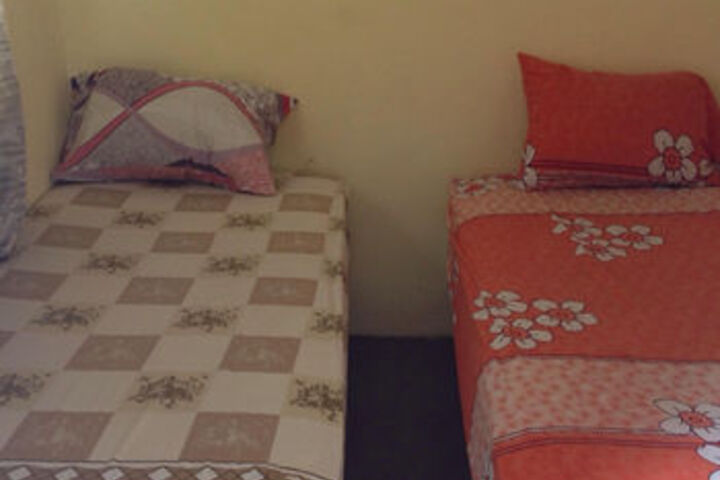 Room 9 of 18