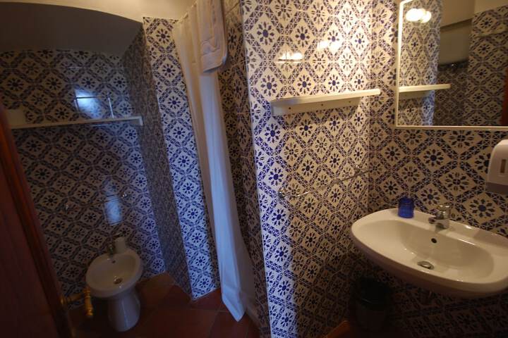 Room 22 of 35