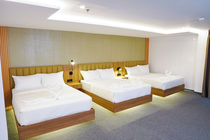 Room 6 of 17