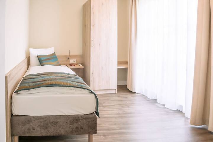 Room 10 of 64