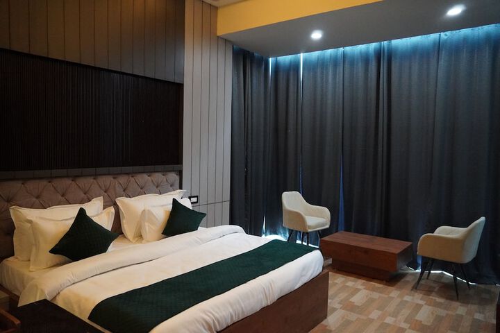 Room 5 of 13