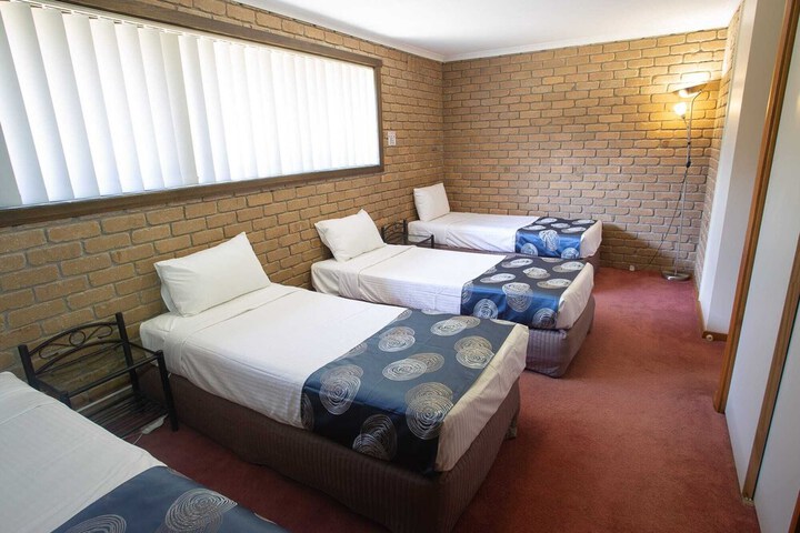 Room 28 of 70