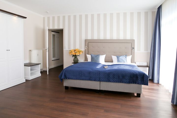 Room 10 of 77