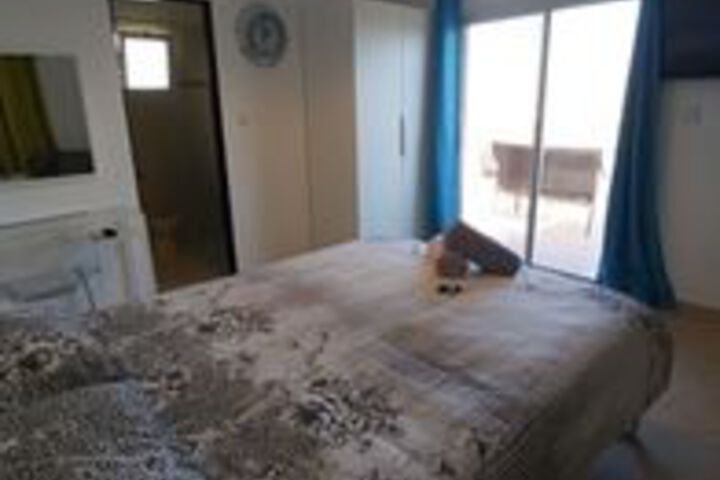 Room 12 of 32