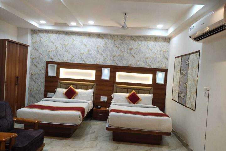 Room 9 of 20