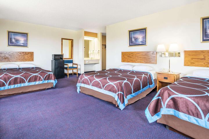 1 King Bed (5 of 15)