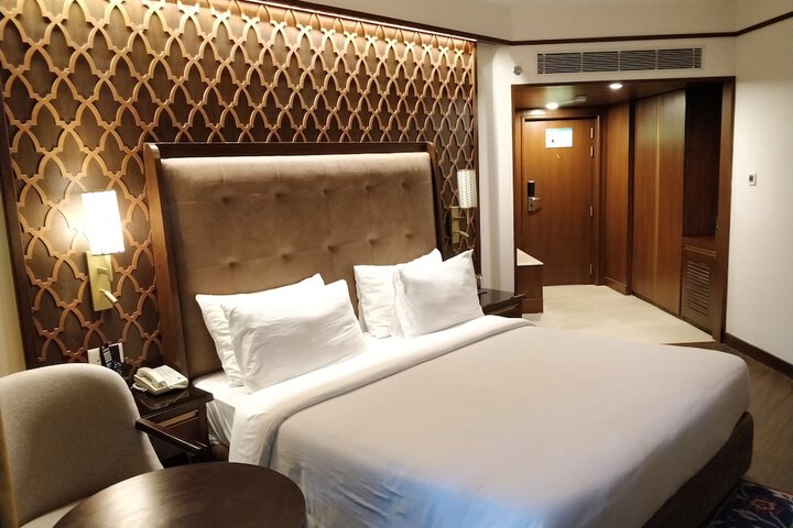 Room 10 of 73