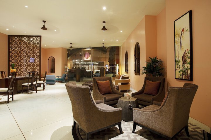 Entrance & Lobby