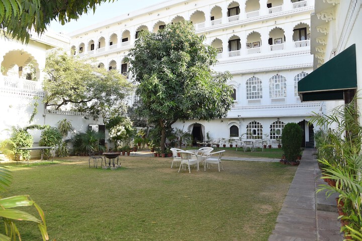 Hotel Exterior 45 of 47