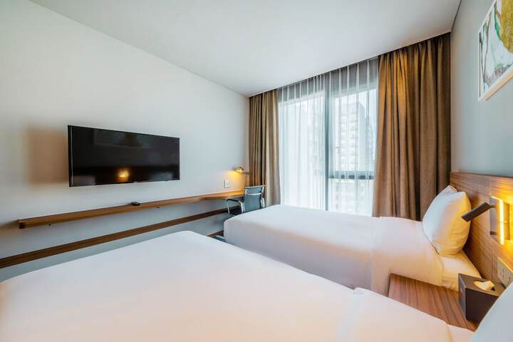 Room 10 of 61
