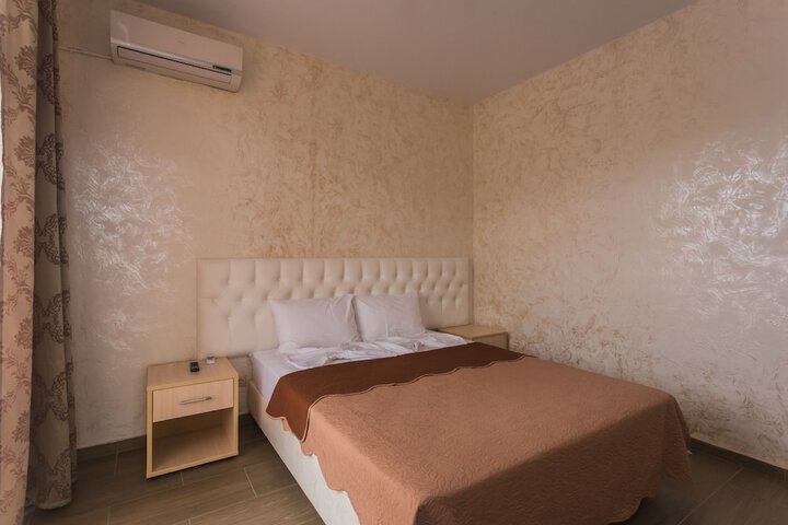 Room 27 of 60