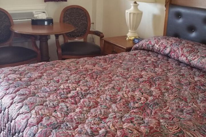 Room 12 of 37