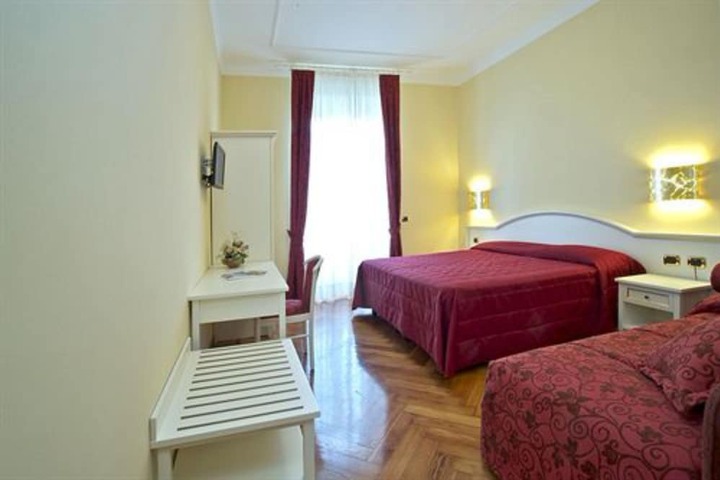 Room 10 of 42