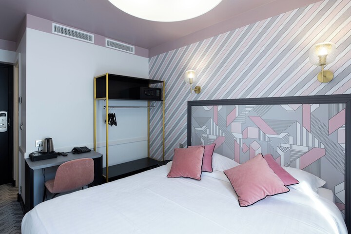 Room 12 of 48