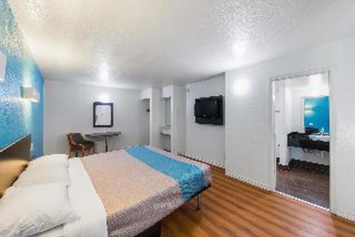 Room 30 of 42