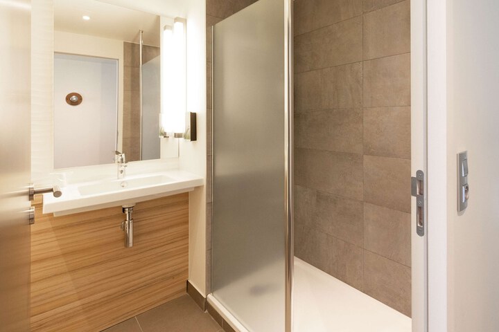 Room 42 of 114