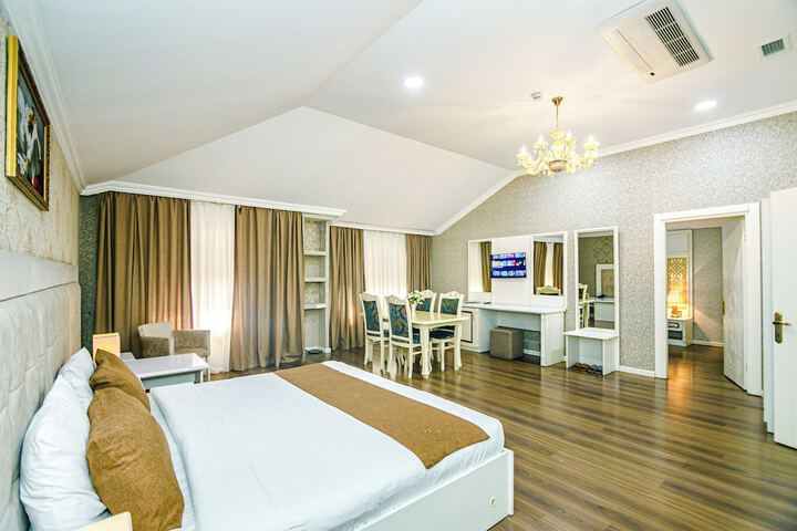 Room 21 of 53